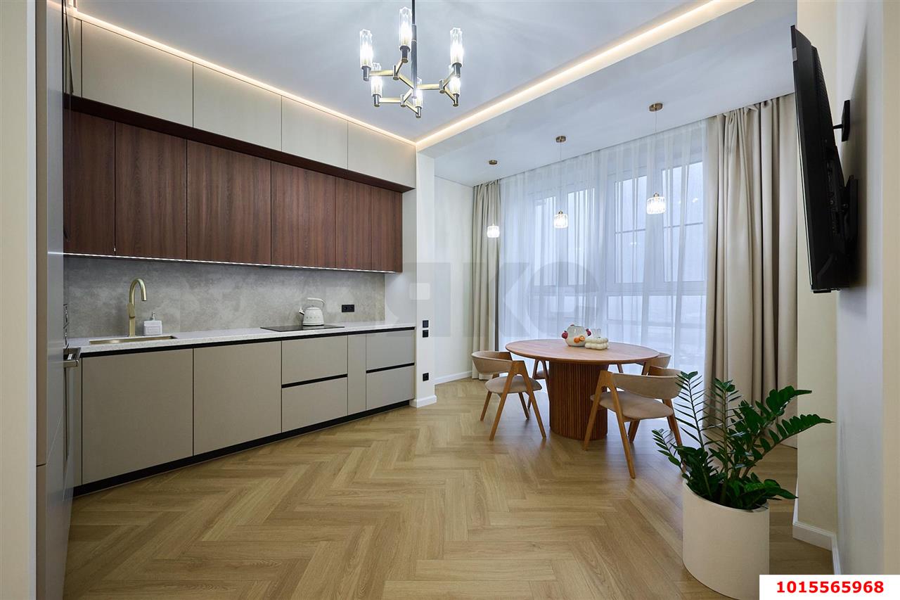 Фото №1: 2-комнатная квартира 55&nbsp;м², 19/23&nbsp;эт. - Краснодар, Западный внутригородской округ, мкр. ЖК Ренессанс, ул. Строителей, 21