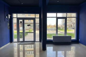 Фото №1: Торговое помещение 83&nbsp;м², 1/12&nbsp;эт. - Краснодар, мкр. Светлоград, 