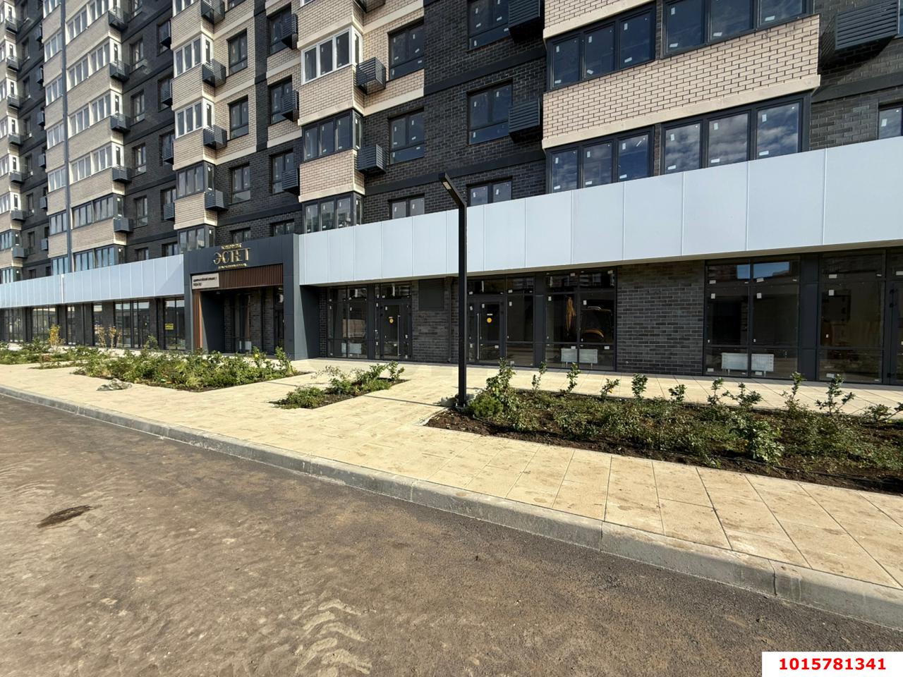 Фото №8: Торговое помещение 50&nbsp;м², 1/21&nbsp;эт. - Краснодар, Прикубанский внутригородской округ, Россинского, мкр. жилой комплекс Дружный-2, б-р Адмиралтейский, 3к3