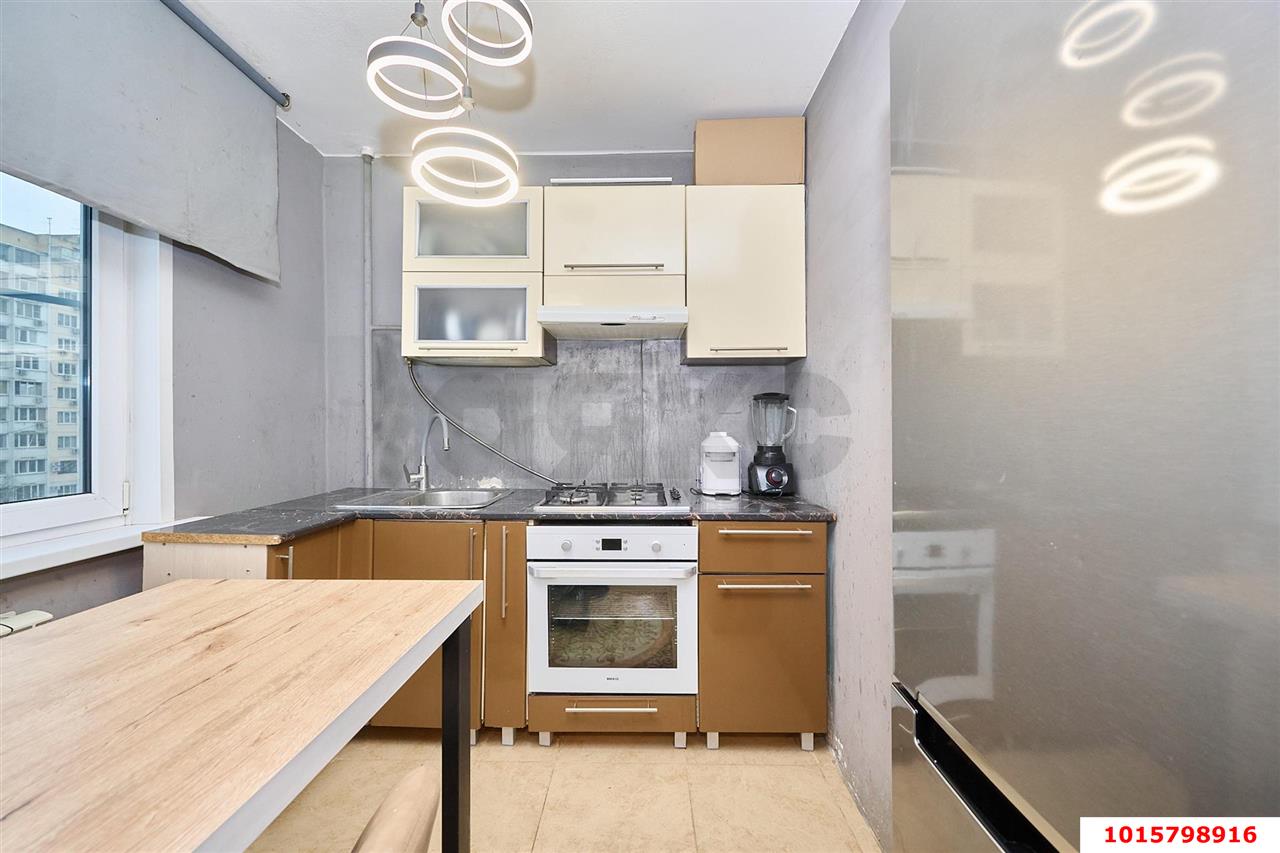 Фото №2: 2-комнатная квартира 50&nbsp;м², 6/10&nbsp;эт. - Краснодар, Западный внутригородской округ, мкр. Юбилейный, пр-кт Чекистов, 4