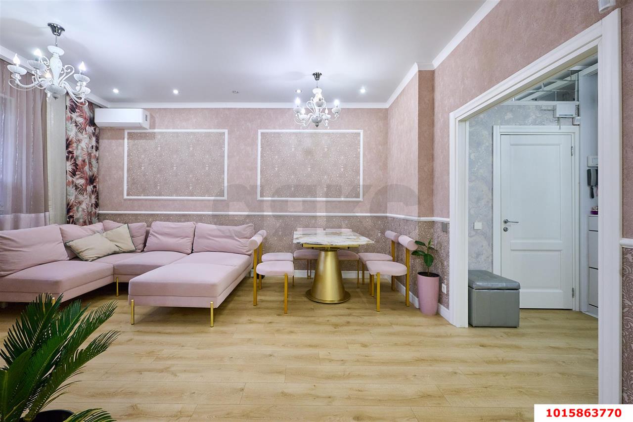 Фото №1: 2-комнатная квартира 76&nbsp;м², 19/19&nbsp;эт. - Краснодар, Западный внутригородской округ, ЖК Октябрьский, мкр. Центральный, ул. Октябрьская, 181/2