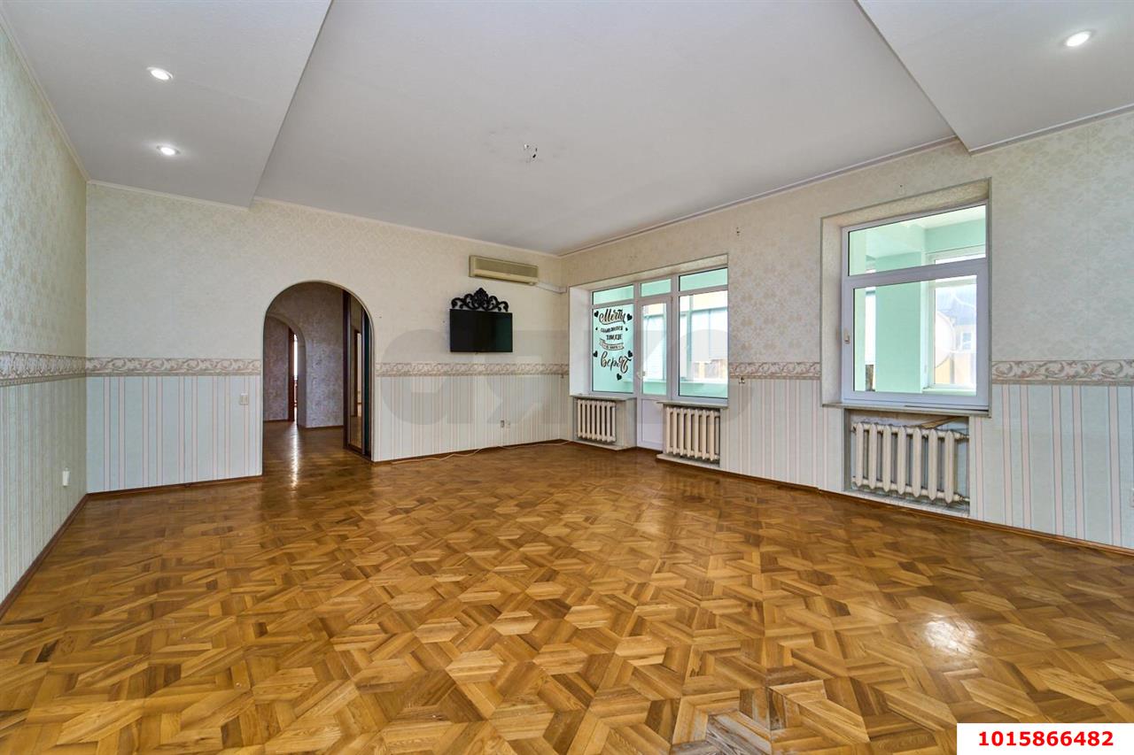 Фото №2: 5+-комнатная квартира 250&nbsp;м², 2/5&nbsp;эт. - Краснодар, мкр. Западный внутригородской округ, ул. Гагарина, 248