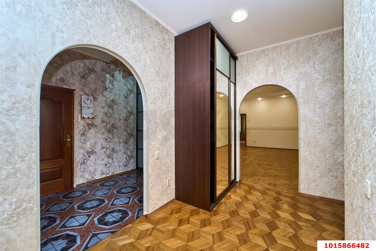 Фото №7: 5+-комнатная квартира 250&nbsp;м², 2/5&nbsp;эт. - Краснодар, мкр. Западный внутригородской округ, ул. Гагарина, 248