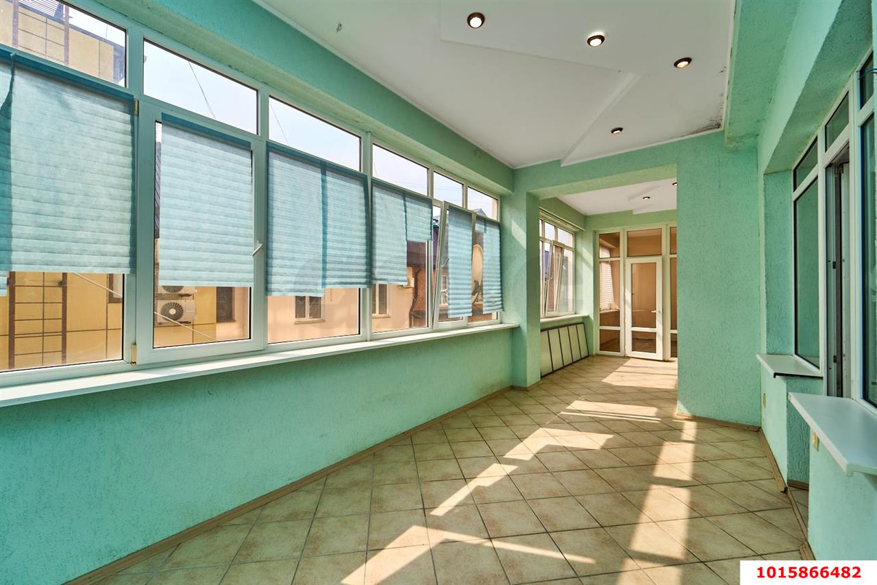 Фото №3: 5+-комнатная квартира 250&nbsp;м², 2/5&nbsp;эт. - Краснодар, мкр. Западный внутригородской округ, ул. Гагарина, 248