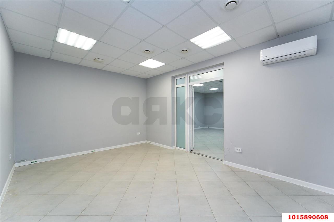 Фото №4: Торговое помещение 60&nbsp;м², 16&nbsp;эт. - Краснодар, Прикубанский внутригородской округ, Панорама, мкр. ЖК Керченский, ул. им. Героя Сарабеева В.И., 3/1