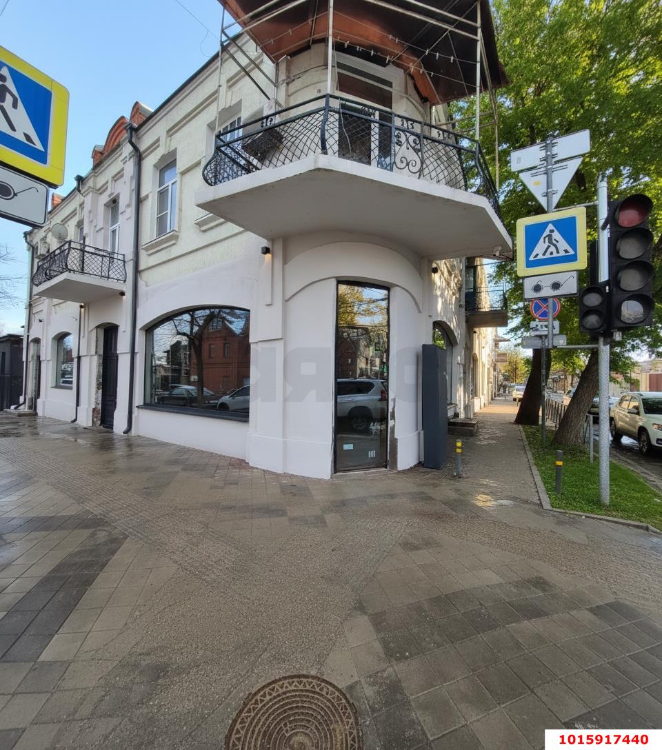 Фото №1: Торговое помещение 203&nbsp;м², 1/2&nbsp;эт. - Краснодар, Центральный внутригородской округ, мкр. Центральный, ул. Карасунская, 87