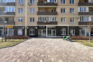 Фото №1: Торговое помещение 45 м², 1/16 эт. - Краснодар, мкр. жилой комплекс Дыхание, ул. Лётчика Позднякова, 2к14
