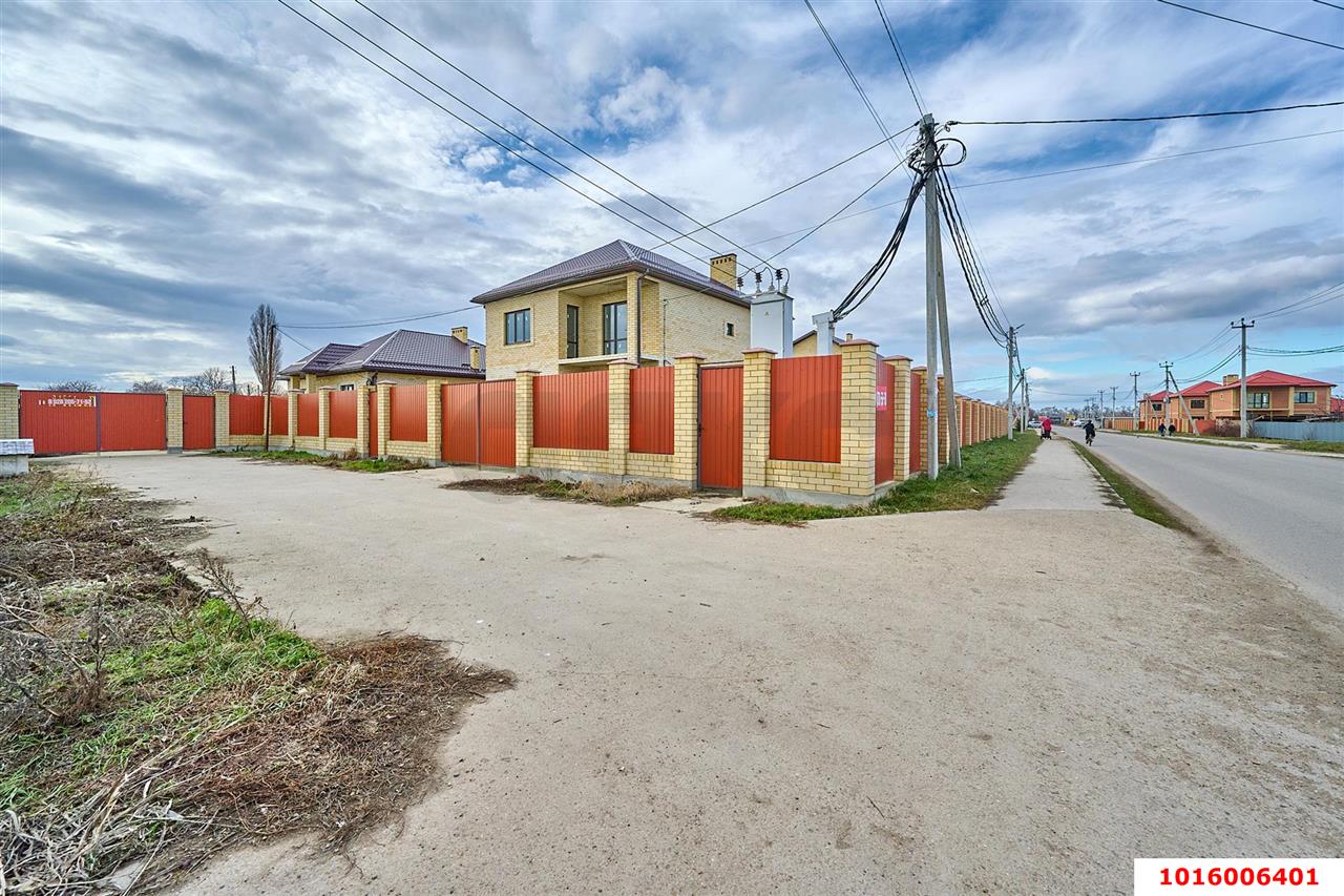 Фото №2: Дом 217&nbsp;м² + 6.45&nbsp;сот., 2&nbsp;эт. - Ленина, Карасунский внутригородской округ, п. коттеджный  Зелёная Роща, ул. Ясеневая, 25