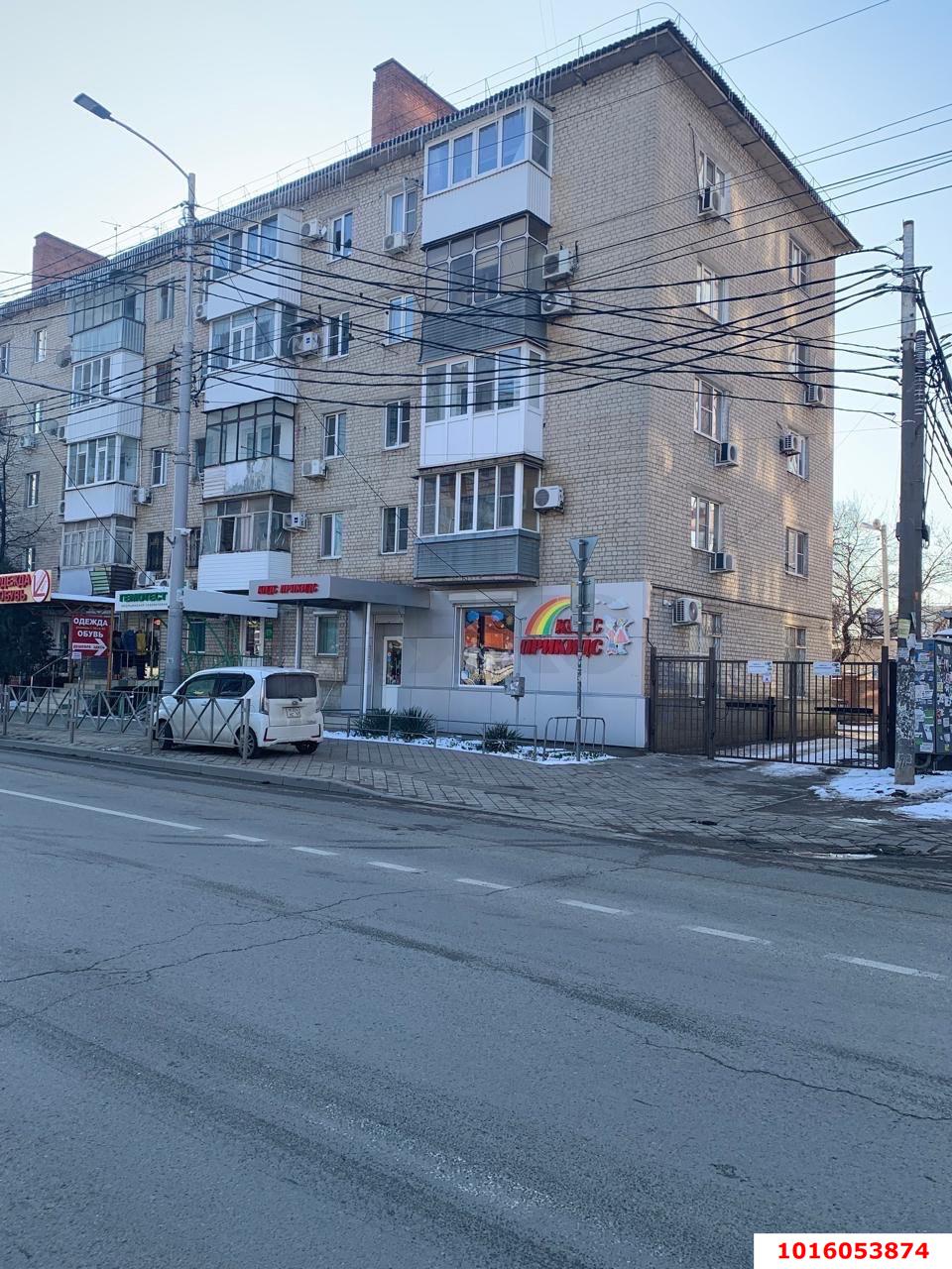 Фото №1: 2-комнатная квартира 46&nbsp;м², 3/5&nbsp;эт. - Краснодар, Западный внутригородской округ, мкр. Центральный, ул. Октябрьская, 179