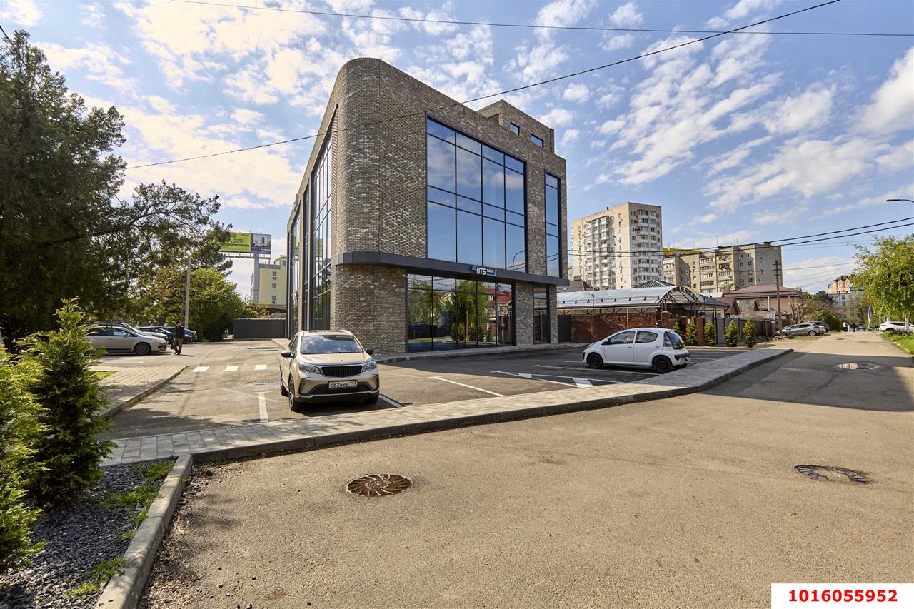 Фото №3: Отдельное здание 815&nbsp;м², 1/2&nbsp;эт. - Краснодар, Карасунский внутригородской округ, ж/м Пашковский, ул. имени В.Н. Мачуги, 49
