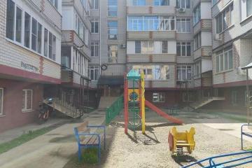 Фото №1: 1-комнатная квартира 32 м², 1/5 эт. - Краснодар, мкр. Прикубанский внутригородской округ, ул. Куликова Поля, 16