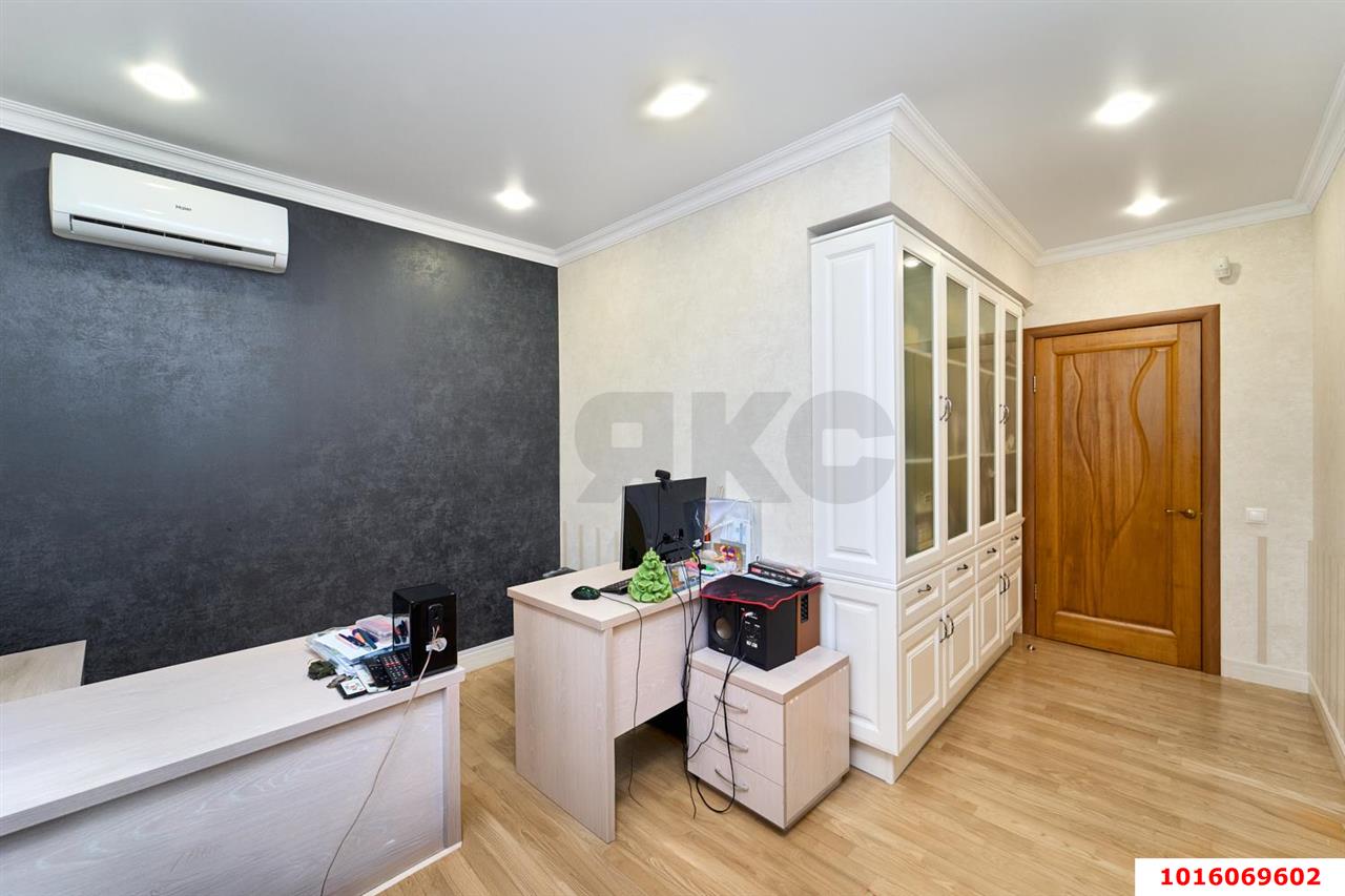Фото №10: 4-комнатная квартира 138&nbsp;м², 3/9&nbsp;эт. - Краснодар, Карасунский внутригородской округ, мкр. Камвольно-суконный Комбинат, ул. Камвольная, 3