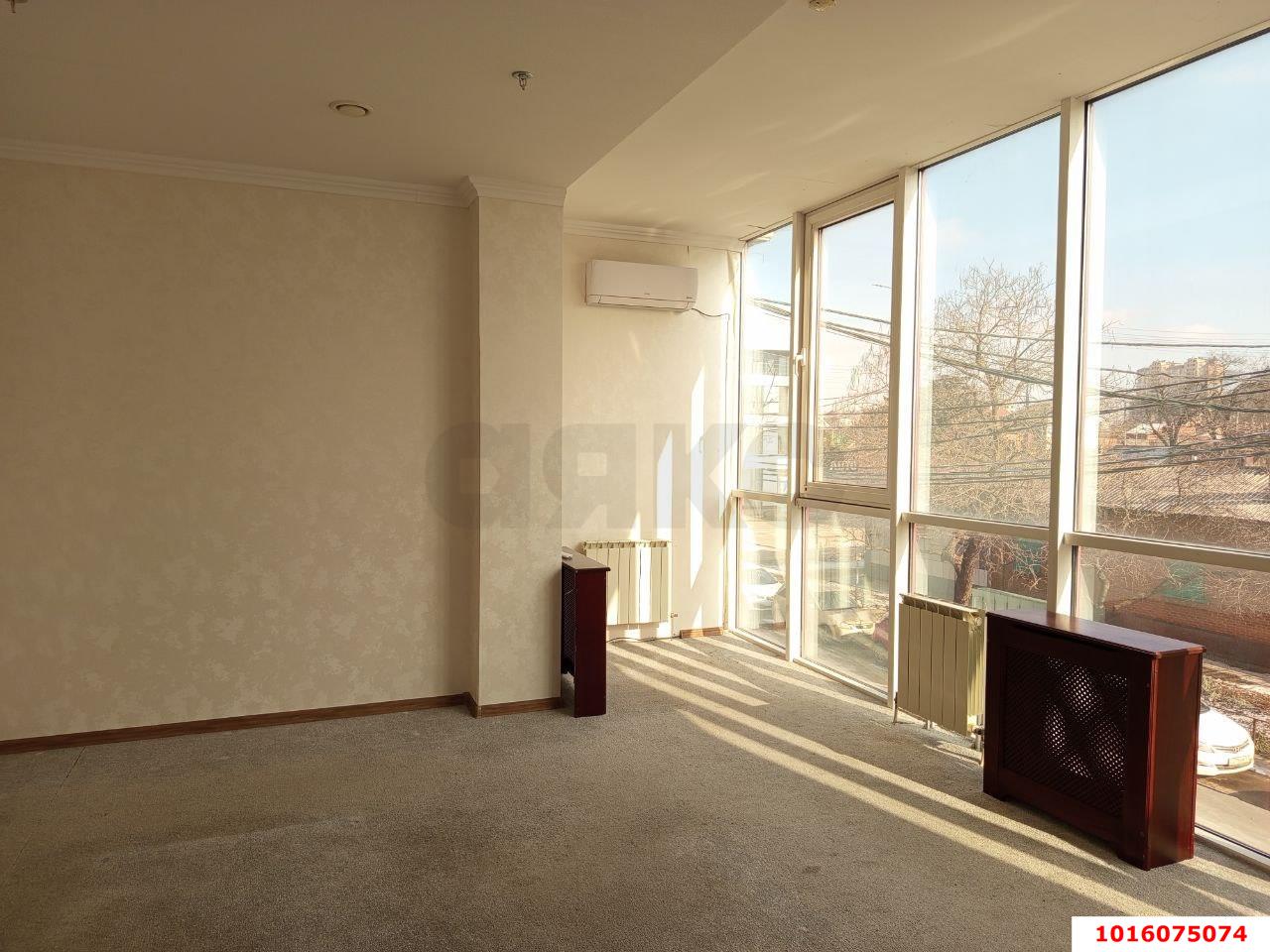 Фото №2: Офисное помещение 285&nbsp;м², 2/3&nbsp;эт. - Краснодар, Центральный внутригородской округ, мкр. Покровка, ул. Кутузова, 77