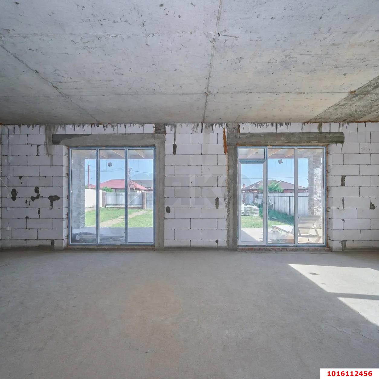 Фото №3: Дом 200&nbsp;м² + 6.39&nbsp;сот., 2&nbsp;эт. - Ленина, Карасунский внутригородской округ, мкр. территория ДНТ Виктория, ул. Черноморская, 28