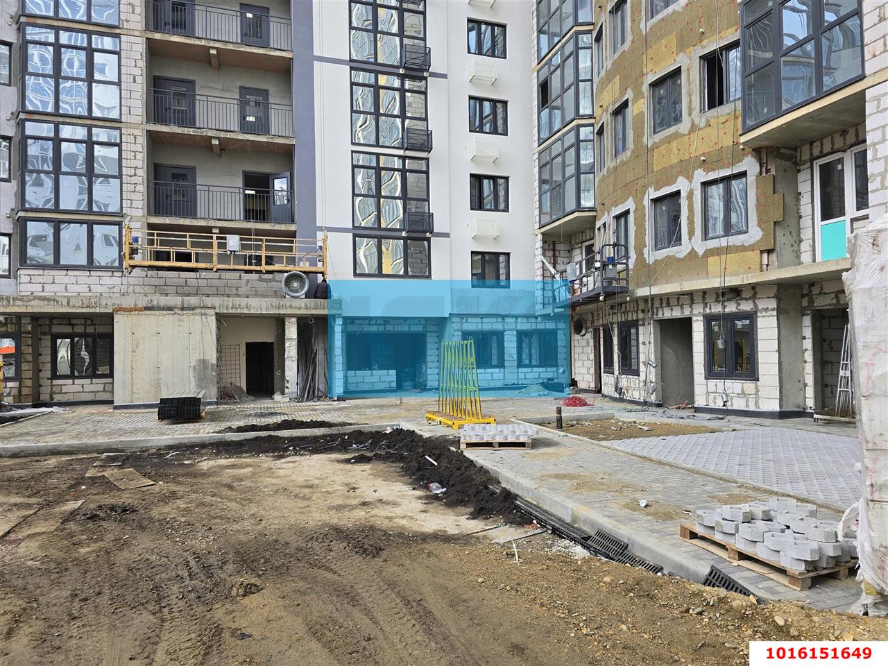 Фото №1: Торговое помещение 75&nbsp;м², 1/20&nbsp;эт. - Краснодар, Карасунский внутригородской округ, Хлопчато-бумажный Комбинат, мкр. жилой комплекс Режиссёр, ул. Уральская, 100/6