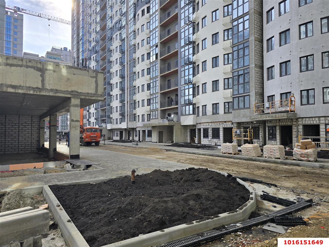 Фото №2: Торговое помещение 75&nbsp;м², 1/20&nbsp;эт. - Краснодар, Карасунский внутригородской округ, Хлопчато-бумажный Комбинат, мкр. жилой комплекс Режиссёр, ул. Уральская, 100/6