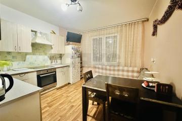 Фото №1: 2-комнатная квартира 60 м², 9/16 эт. - Краснодар, мкр. Почтовый, пр-кт имени писателя Знаменского, 24