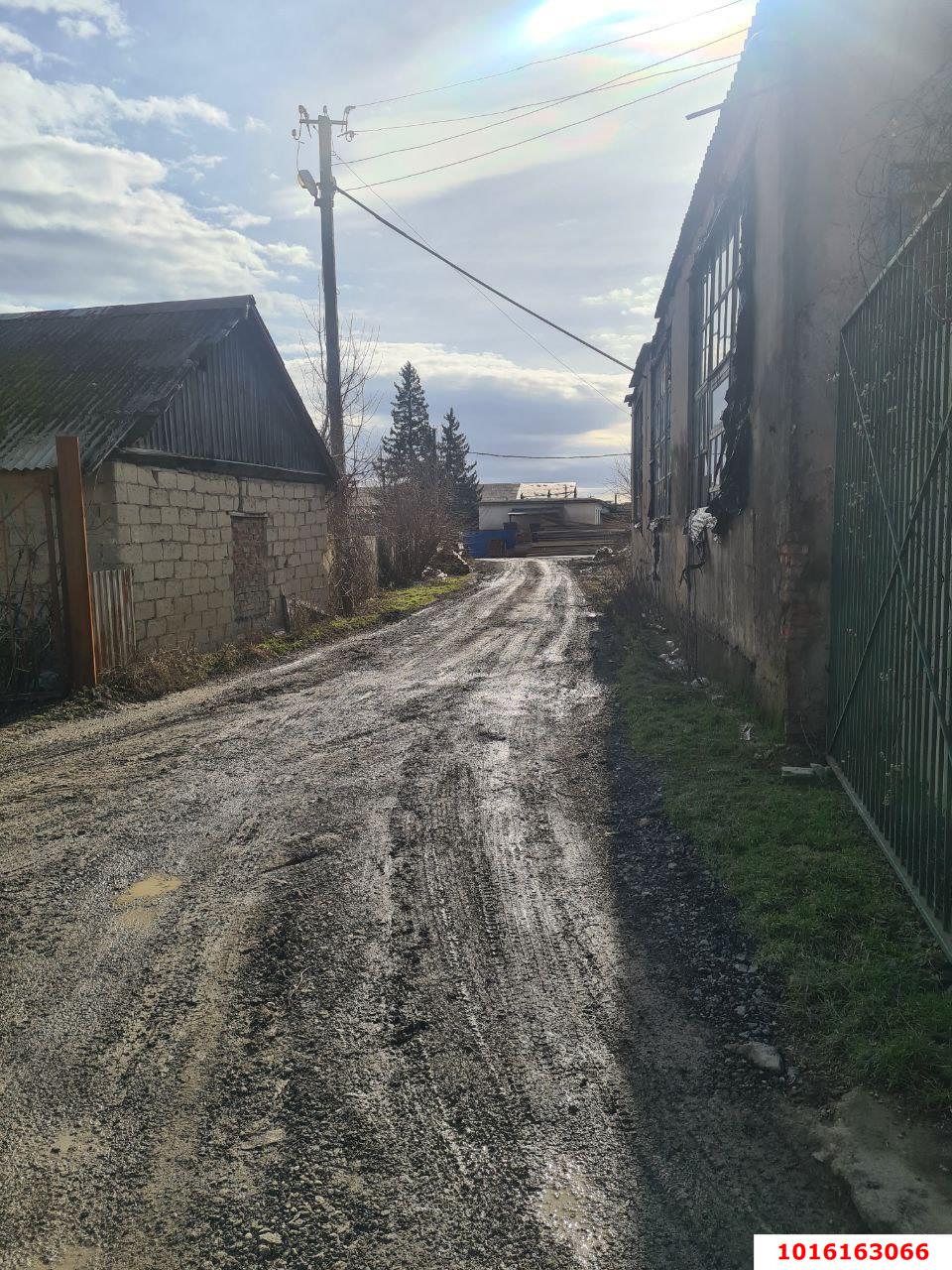 Фото №3: Производственное помещение 608&nbsp;м², 1/1&nbsp;эт. - Крымск, ул. Мичурина
