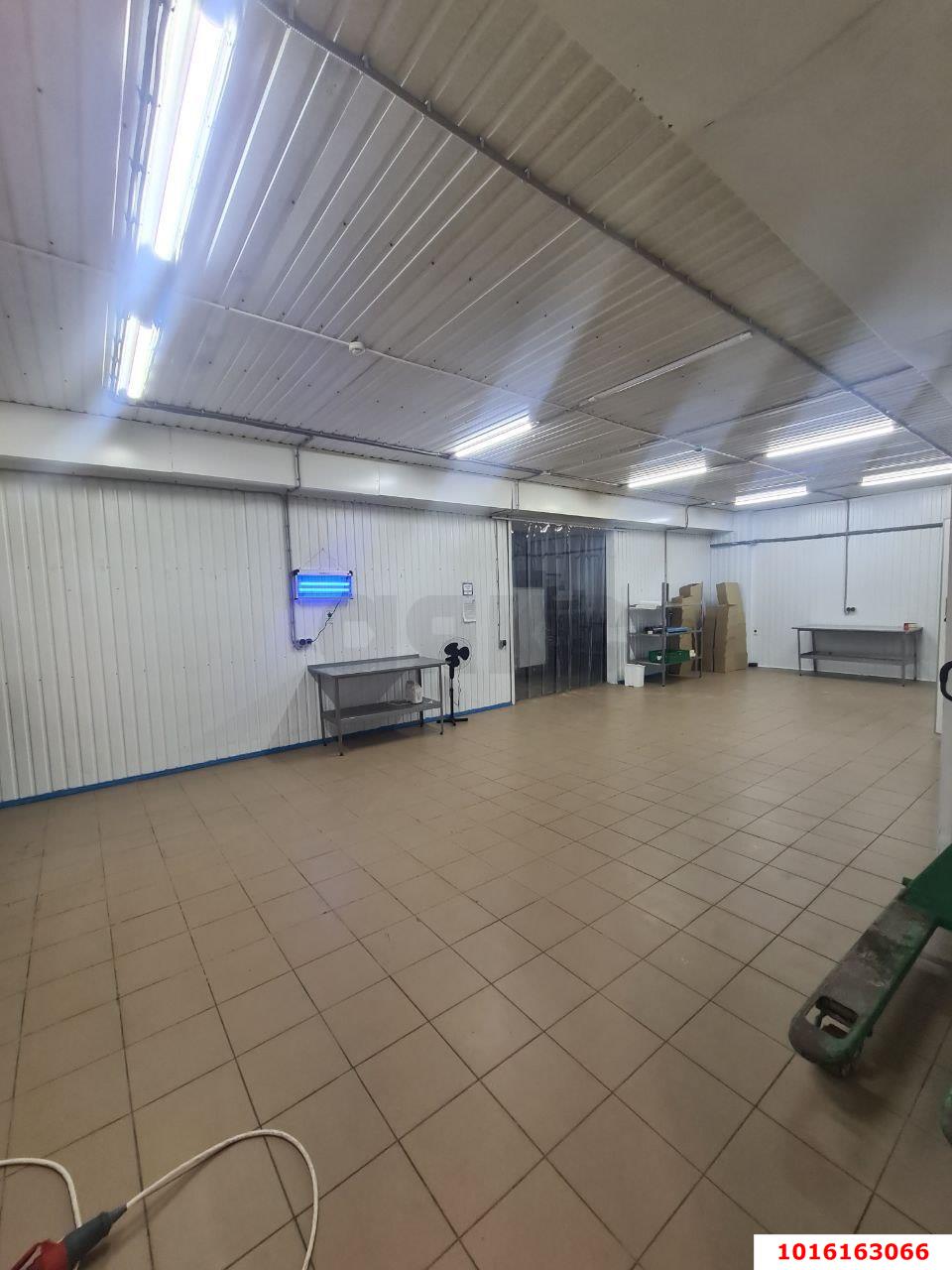 Фото №6: Производственное помещение 608&nbsp;м², 1/1&nbsp;эт. - Крымск, ул. Мичурина