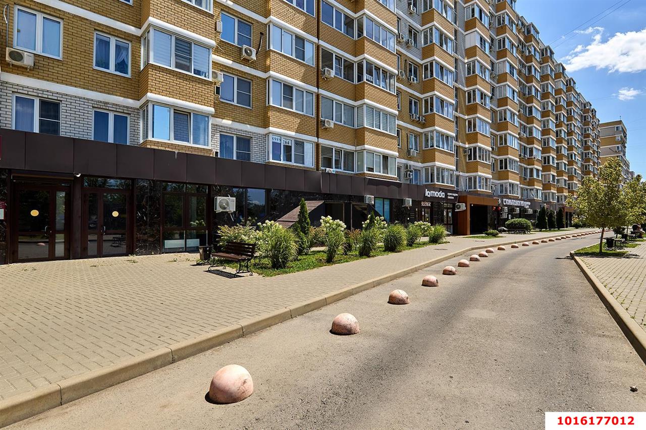 Фото №1: Торговое помещение 82&nbsp;м², 1/8&nbsp;эт. - Краснодар, Прикубанский внутригородской округ, Славянский, мкр. Светлоград, ул. Красных Партизан, 1/3к1
