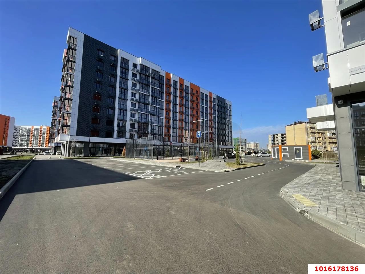 Фото №3: Торговое помещение 63&nbsp;м², 1/9&nbsp;эт. - Краснодар, Прикубанский внутригородской округ, мкр. жилой комплекс Друзья, ул. имени Генерала Брусилова, 28к2