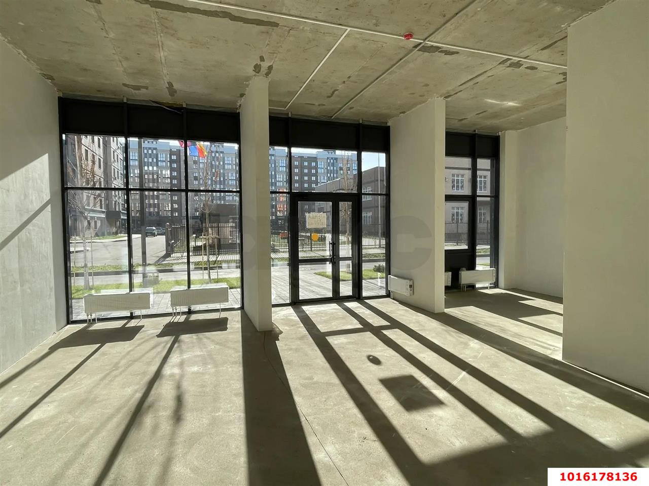 Фото №6: Торговое помещение 63&nbsp;м², 1/9&nbsp;эт. - Краснодар, Прикубанский внутригородской округ, мкр. жилой комплекс Друзья, ул. имени Генерала Брусилова, 28к2