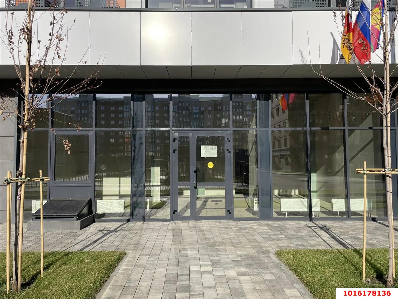 Фото №5: Торговое помещение 63&nbsp;м², 1/9&nbsp;эт. - Краснодар, Прикубанский внутригородской округ, мкр. жилой комплекс Друзья, ул. имени Генерала Брусилова, 28к2