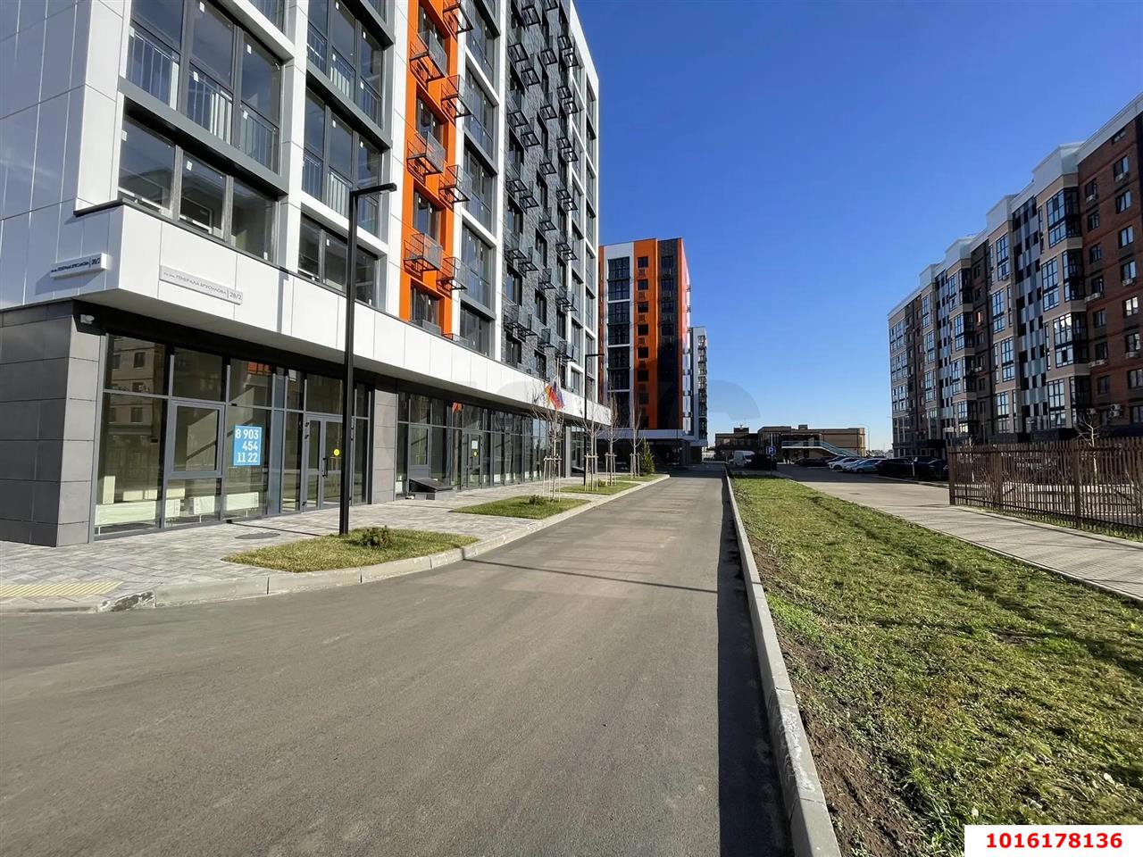 Фото №1: Торговое помещение 63&nbsp;м², 1/9&nbsp;эт. - Краснодар, Прикубанский внутригородской округ, мкр. жилой комплекс Друзья, ул. имени Генерала Брусилова, 28к2