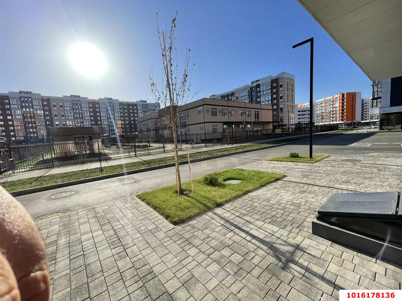 Фото №4: Торговое помещение 63&nbsp;м², 1/9&nbsp;эт. - Краснодар, Прикубанский внутригородской округ, мкр. жилой комплекс Друзья, ул. имени Генерала Брусилова, 28к2