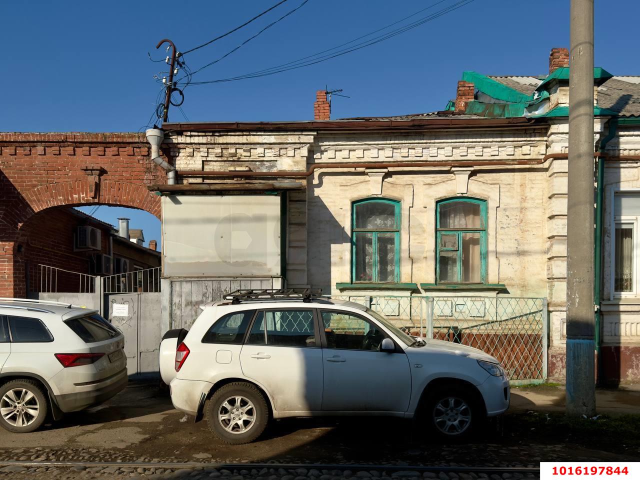 Фото №2: 2-комнатная квартира 46&nbsp;м², 1/1&nbsp;эт. - Краснодар, Центральный внутригородской округ, мкр. Центральный, ул. имени Максима Горького, 137