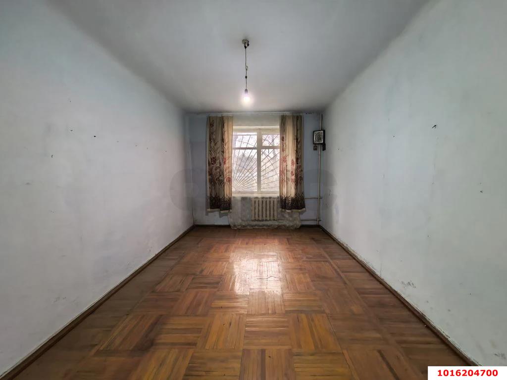 Фото №1: 3-комнатная квартира 73&nbsp;м², 1/3&nbsp;эт. - Краснодар, Центральный внутригородской округ, мкр. Центральный, ул. Коммунаров, 237