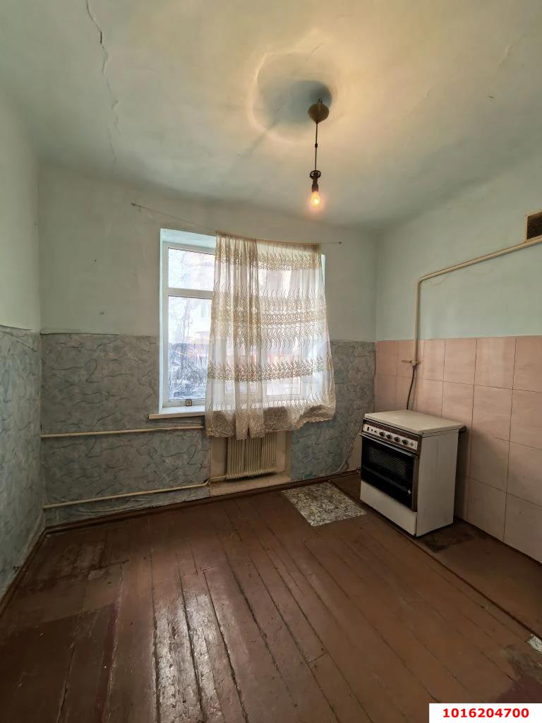 Фото №11: 3-комнатная квартира 73&nbsp;м², 1/3&nbsp;эт. - Краснодар, Центральный внутригородской округ, мкр. Центральный, ул. Коммунаров, 237