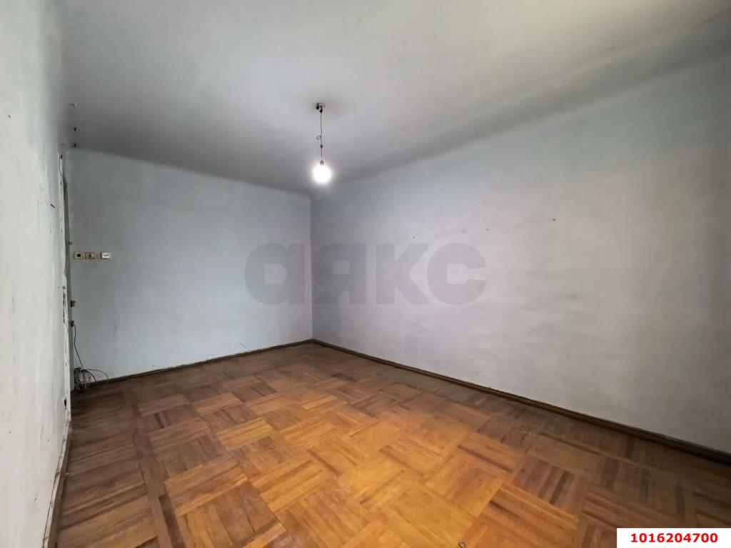Фото №4: 3-комнатная квартира 73&nbsp;м², 1/3&nbsp;эт. - Краснодар, Центральный внутригородской округ, мкр. Центральный, ул. Коммунаров, 237