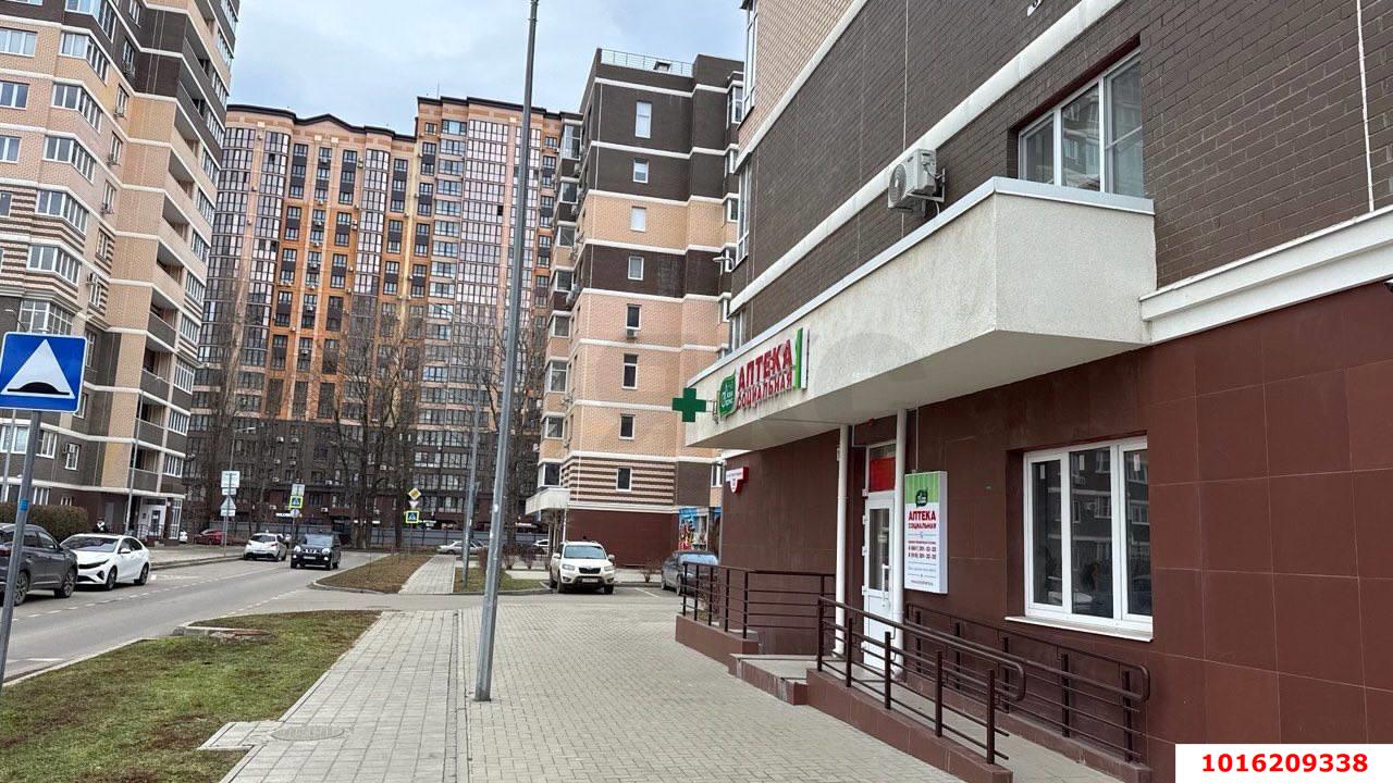 Фото №3: Торговое помещение 72&nbsp;м², 1/16&nbsp;эт. - Краснодар, Прикубанский внутригородской округ, мкр. ЖК Красная Площадь, ул. им. Мурата Ахеджака, 12к4