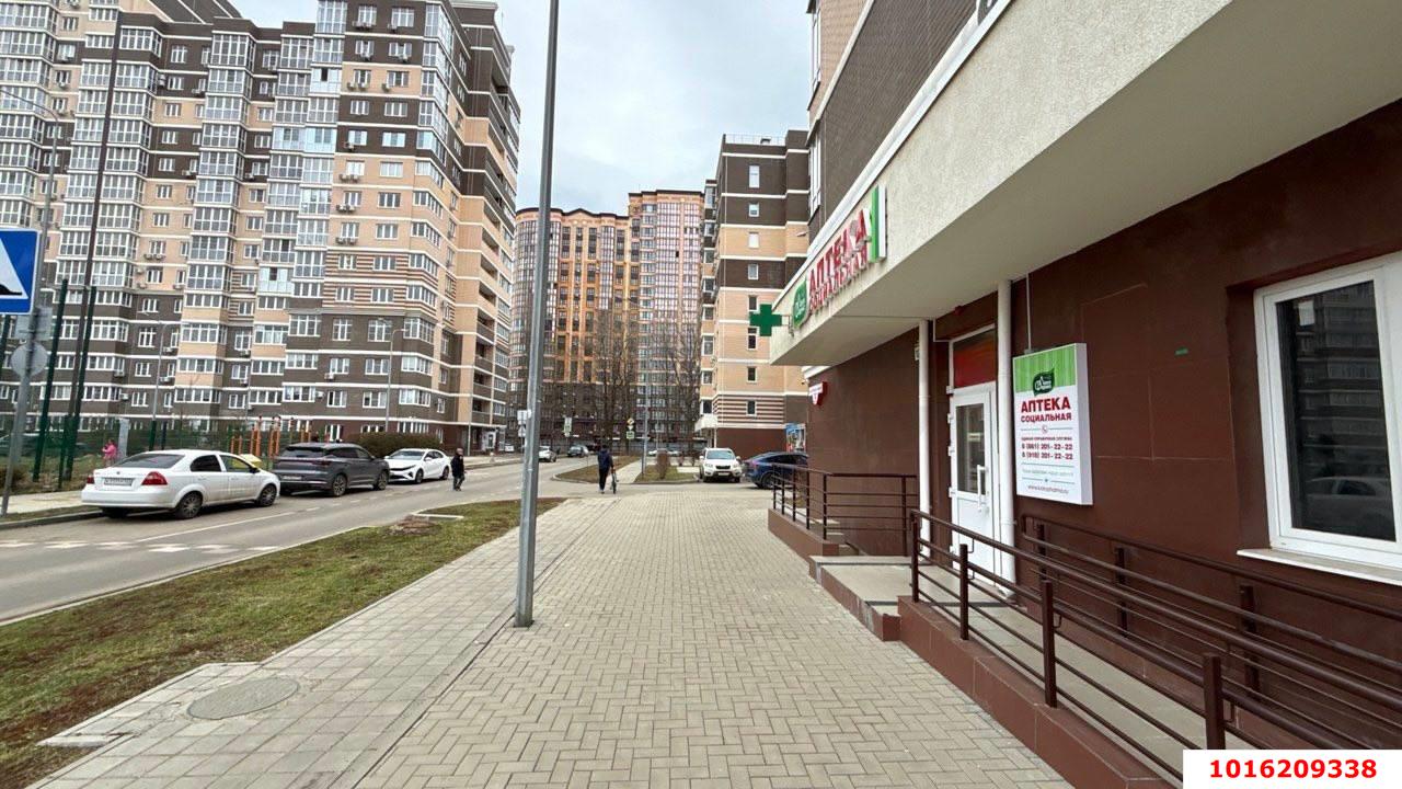 Фото №5: Торговое помещение 72&nbsp;м², 1/16&nbsp;эт. - Краснодар, Прикубанский внутригородской округ, мкр. ЖК Красная Площадь, ул. им. Мурата Ахеджака, 12к4