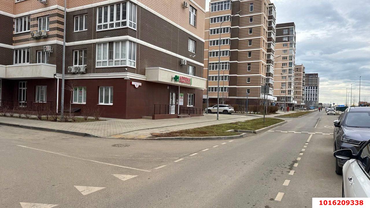 Фото №1: Торговое помещение 72&nbsp;м², 1/16&nbsp;эт. - Краснодар, Прикубанский внутригородской округ, мкр. ЖК Красная Площадь, ул. им. Мурата Ахеджака, 12к4