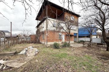 Фото №1: Дом 333 м² + 4.5 сот., 3 эт. - № 7, мкр. Прикубанский внутригородской округ, пр-д 3-й Строительный, 22