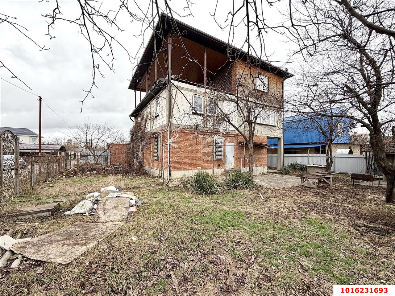 Фото №1: Дом 333&nbsp;м² + 4.5&nbsp;сот., 3&nbsp;эт. - № 7, мкр. Прикубанский внутригородской округ, пр-д 3-й Строительный, 22