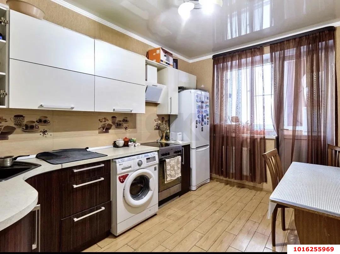 Фото №1: 2-комнатная квартира 50&nbsp;м², 3/5&nbsp;эт. - Краснодар, Прикубанский внутригородской округ, мкр. Музыкальный, ул. Ангарская, 29/1