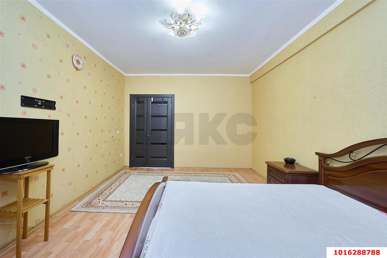 Фото №9: 3-комнатная квартира 90&nbsp;м², 4/15&nbsp;эт. - Краснодар, Западный внутригородской округ, мкр. Юбилейный, пр-кт Чекистов, 42