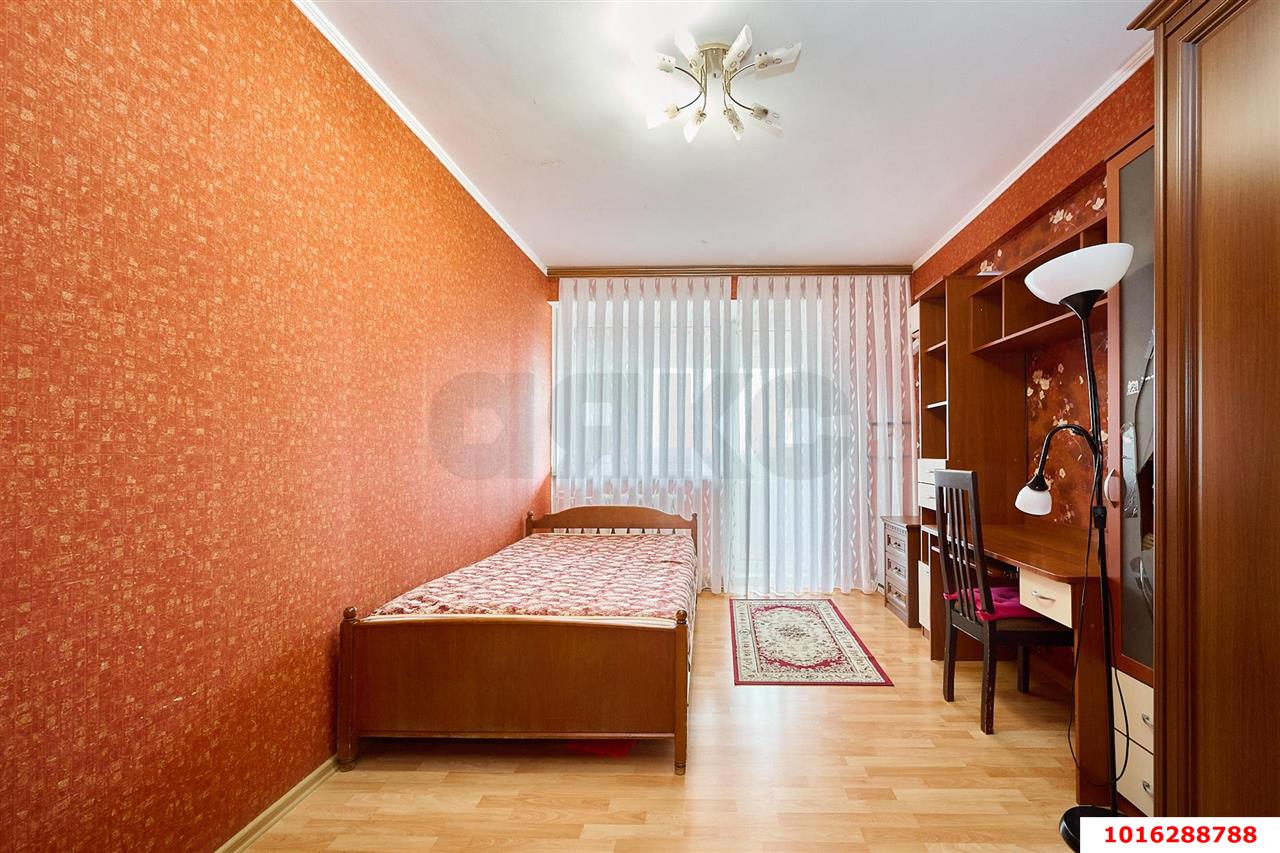 Фото №12: 3-комнатная квартира 90&nbsp;м², 4/15&nbsp;эт. - Краснодар, Западный внутригородской округ, мкр. Юбилейный, пр-кт Чекистов, 42
