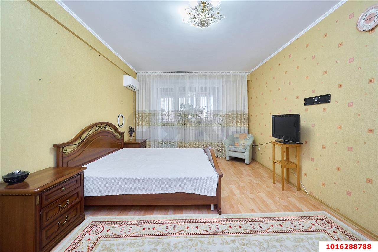 Фото №8: 3-комнатная квартира 90&nbsp;м², 4/15&nbsp;эт. - Краснодар, Западный внутригородской округ, мкр. Юбилейный, пр-кт Чекистов, 42