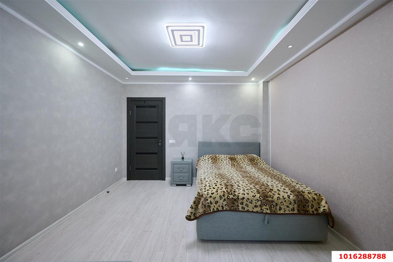 Фото №6: 3-комнатная квартира 90&nbsp;м², 4/15&nbsp;эт. - Краснодар, Западный внутригородской округ, мкр. Юбилейный, пр-кт Чекистов, 42