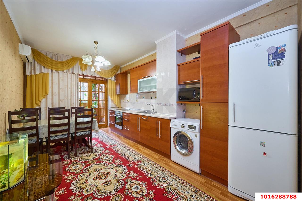 Фото №1: 3-комнатная квартира 90&nbsp;м², 4/15&nbsp;эт. - Краснодар, Западный внутригородской округ, мкр. Юбилейный, пр-кт Чекистов, 42