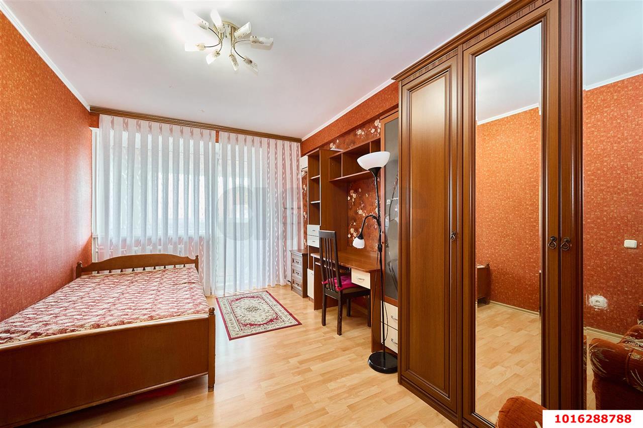 Фото №11: 3-комнатная квартира 90&nbsp;м², 4/15&nbsp;эт. - Краснодар, Западный внутригородской округ, мкр. Юбилейный, пр-кт Чекистов, 42