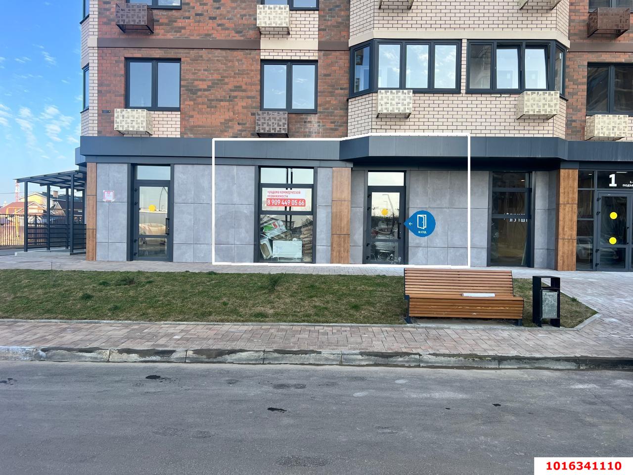 Фото №1: Торговое помещение 49&nbsp;м², 1/19&nbsp;эт. - Краснодар, Прикубанский внутригородской округ, имени Петра Метальникова, мкр. ЖК Лучший, ул. Ростовское шоссе, 30/6к1