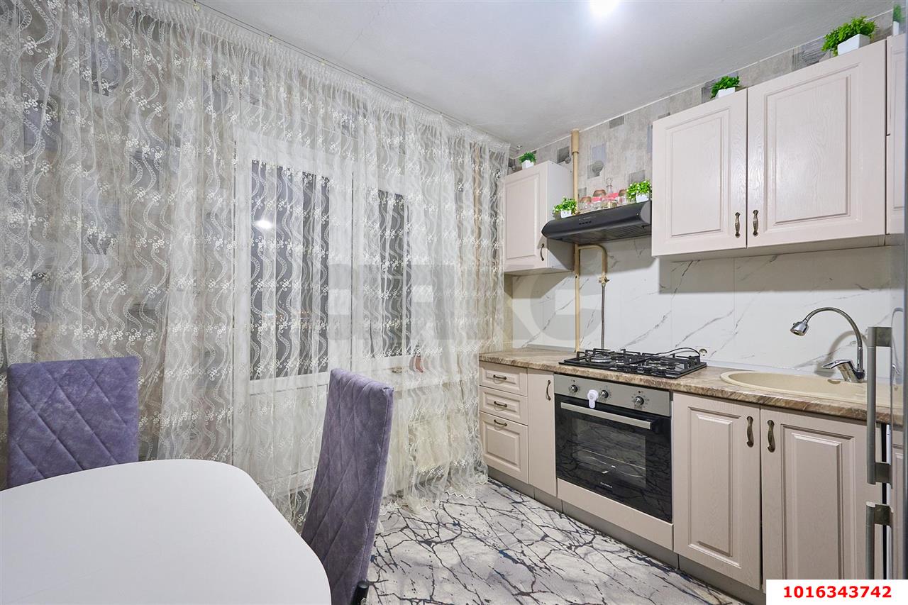 Фото №2: 2-комнатная квартира 54&nbsp;м², 8/10&nbsp;эт. - Краснодар, Центральный внутригородской округ, мкр. Центральный, ул. Железнодорожная, 12А