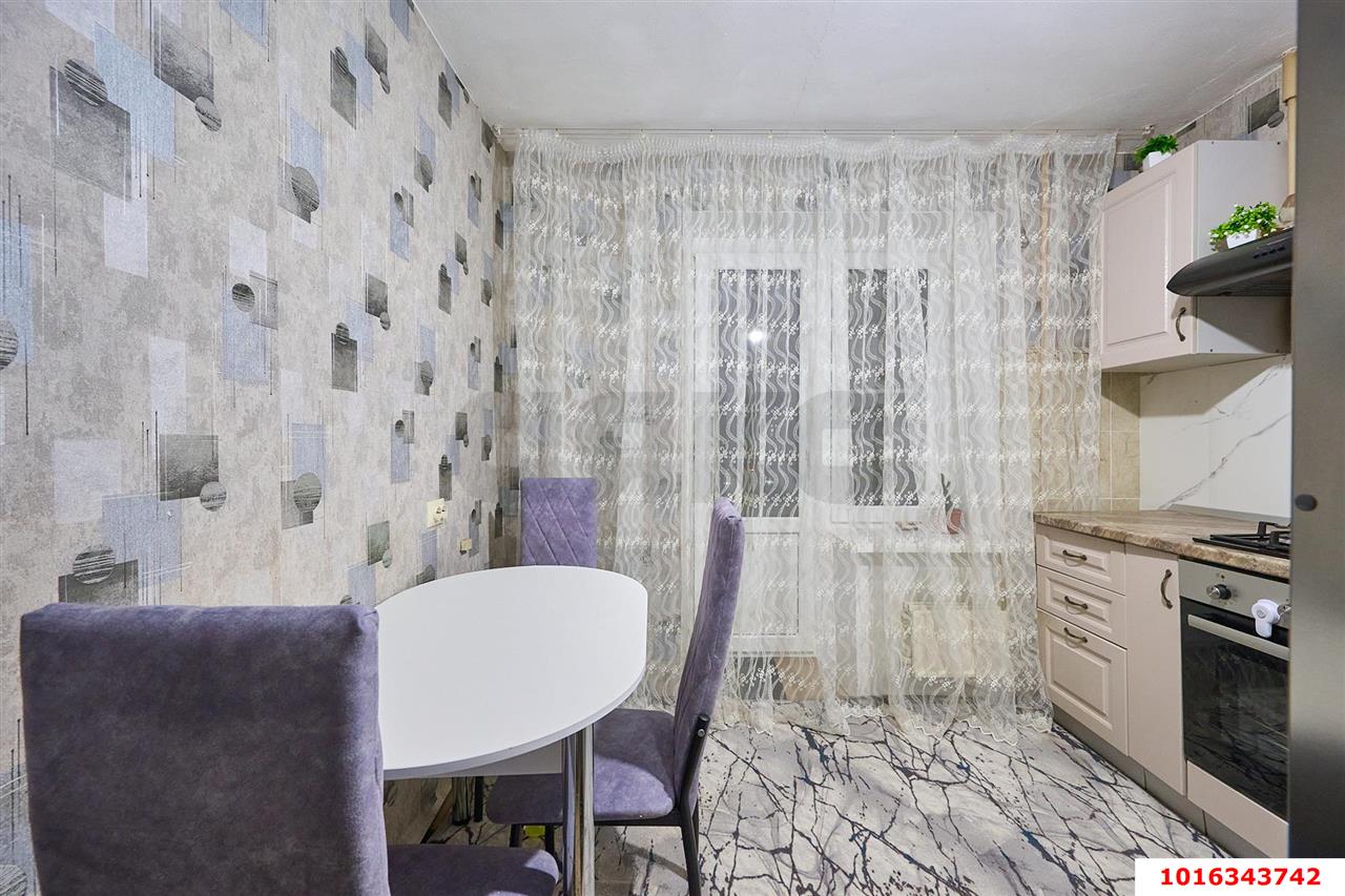 Фото №1: 2-комнатная квартира 54&nbsp;м², 8/10&nbsp;эт. - Краснодар, Центральный внутригородской округ, мкр. Центральный, ул. Железнодорожная, 12А