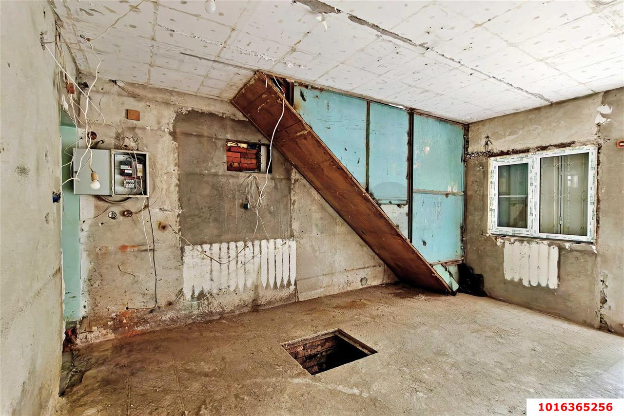 Фото №10: Торговое помещение 85&nbsp;м², 1/2&nbsp;эт. - Краснодар, Западный внутригородской округ, мкр. Центральный, ул. имени Максима Горького, 70