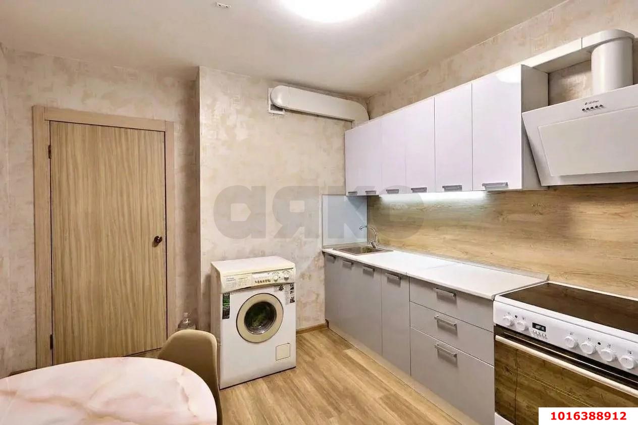 Фото №3: 2-комнатная квартира 56&nbsp;м², 13/16&nbsp;эт. - Краснодар, Западный внутригородской округ, Кожзавод, мкр. Военный городок № 1, ул. имени Калинина, 350/4